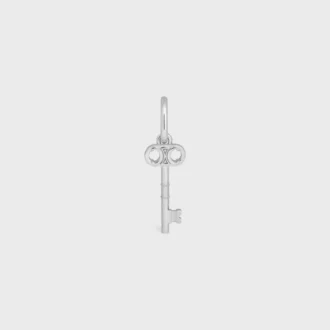 Anhänger „Triomphe Key“ aus Messing mit Rhodium-Finish