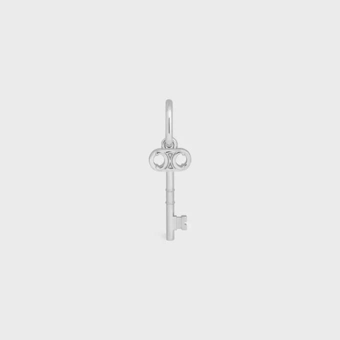 Anhänger „Triomphe Key“ aus Messing mit Rhodium-Finish Anhänger „Triomphe Key“ aus Messing mit Rhodium-Finish