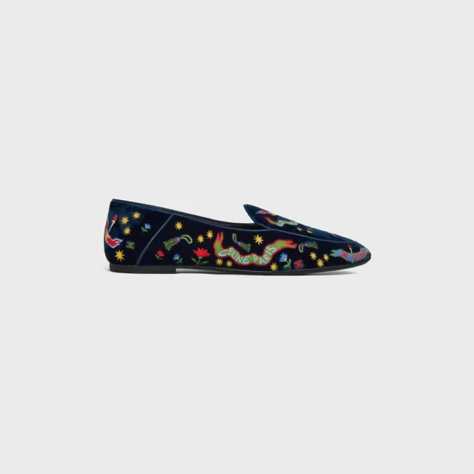 Aura Loafer aus besticktem Samt im College-Stil Aura Loafer aus besticktem Samt im College-Stil