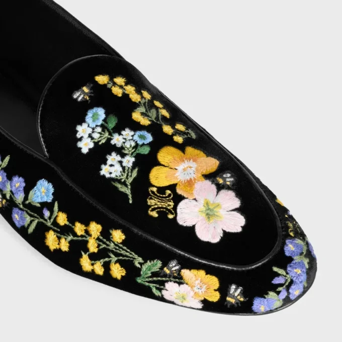 Aura Loafer aus mit Blumen besticktem Samt Aura Loafer aus mit Blumen besticktem Samt