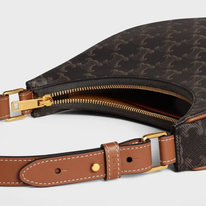 Ava-Tasche aus Triomphe Canvas und Kalbsleder