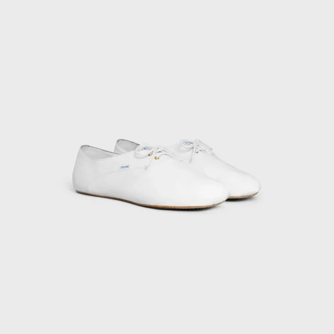 Ballerina-Schuh mit Schnürung aus Lammleder Ballerina-Schuh mit Schnürung aus Lammleder