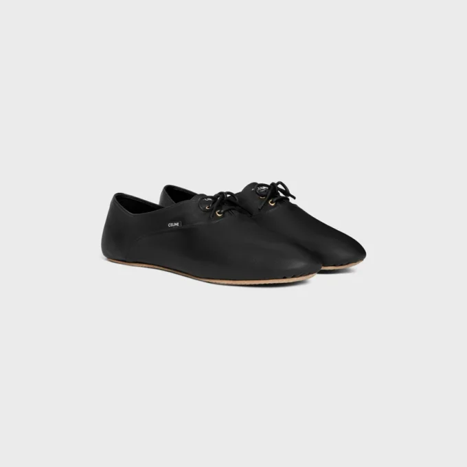 Ballerina-Schuh mit Schnürung aus Lammleder Ballerina-Schuh mit Schnürung aus Lammleder
