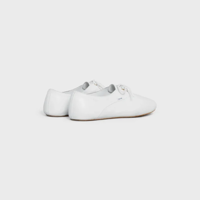 Ballerina-Schuh mit Schnürung aus Lammleder Ballerina-Schuh mit Schnürung aus Lammleder