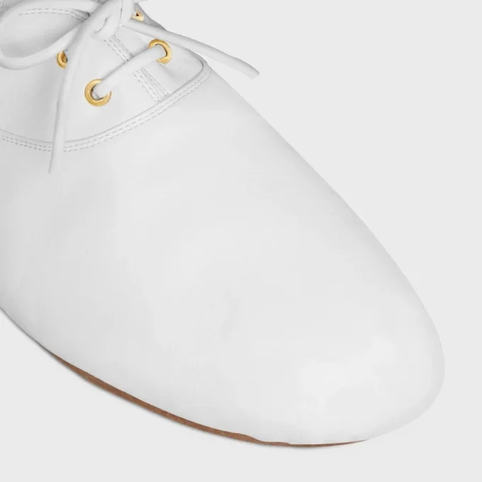 Ballerina-Schuh mit Schnürung aus Lammleder Ballerina-Schuh mit Schnürung aus Lammleder