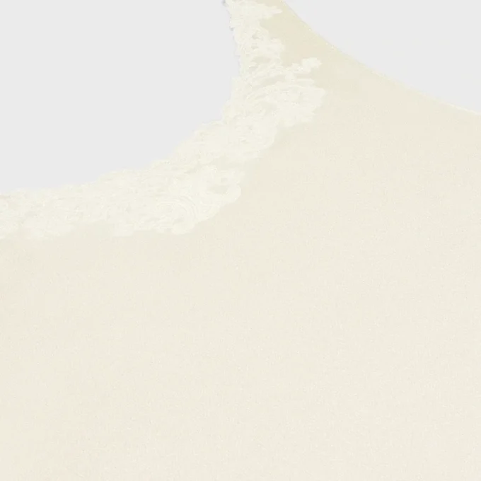 Besticktes Oberteil aus Seidensatin Besticktes Oberteil aus Seidensatin