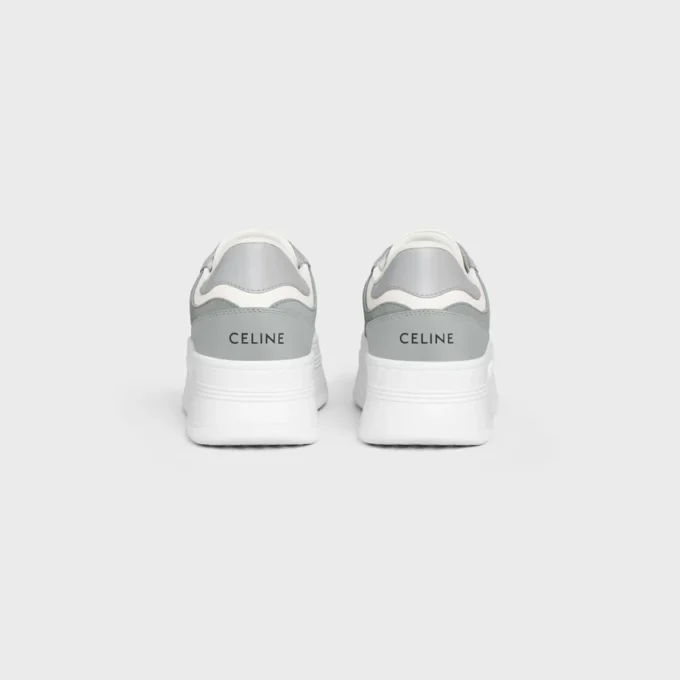 Block-Keil-Sneaker aus Kalbsleder und Kalbsveloursleder Block-Keil-Sneaker aus Kalbsleder und Kalbsveloursleder