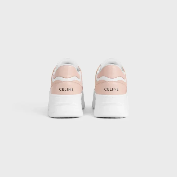 Block-Keil-Sneaker aus Kalbsleder und Kalbsveloursleder Block-Keil-Sneaker aus Kalbsleder und Kalbsveloursleder