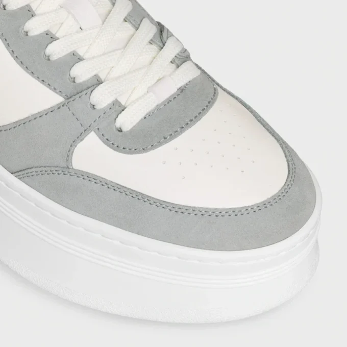 Block-Keil-Sneaker aus Kalbsleder und Kalbsveloursleder Block-Keil-Sneaker aus Kalbsleder und Kalbsveloursleder