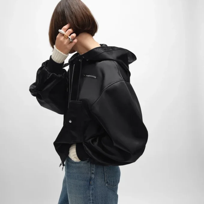 Bomberjacke aus Baumwollsatin Bomberjacke aus Baumwollsatin