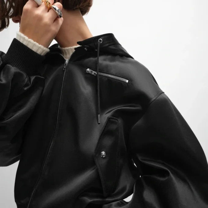 Bomberjacke aus Baumwollsatin Bomberjacke aus Baumwollsatin