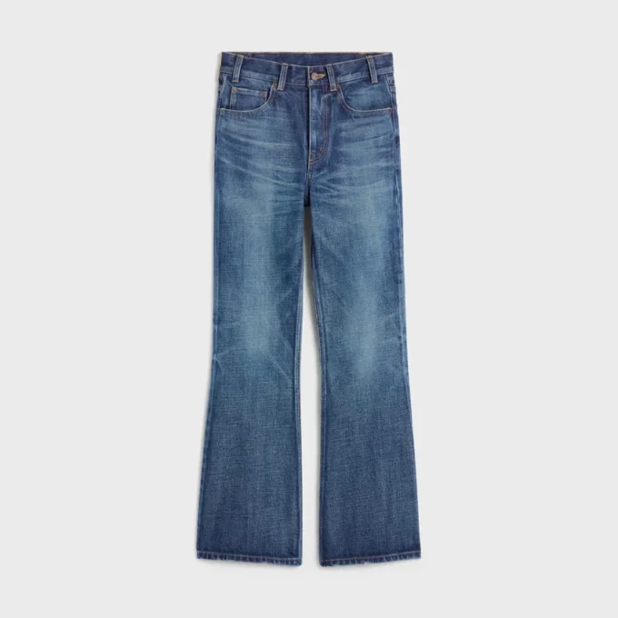 Bootcut-Jeans aus Dark Union Wash Denim Bootcut-Jeans aus Dark Union Wash Denim
