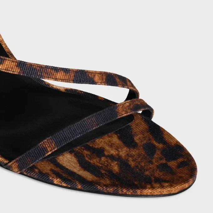 CELINE Ava Sandale aus Grosgrain-Stoff mit Leopardenmuster CELINE Ava Sandale aus Grosgrain-Stoff mit Leopardenmuster