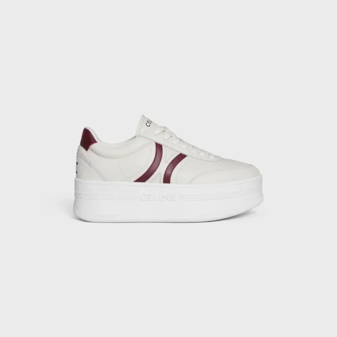 CELINE – Block-Sneaker mit Triomphe-Motiv auf der Rückseite und Keilsohle aus Kalbsleder CELINE – Block-Sneaker mit Triomphe-Motiv auf der Rückseite und Keilsohle aus Kalbsleder