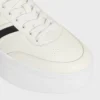 CELINE – Block-Sneaker mit Triomphe-Motiv auf der Rückseite und Keilsohle aus Kalbsleder CELINE – Block-Sneaker mit Triomphe-Motiv auf der Rückseite und Keilsohle aus Kalbsleder