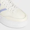 CELINE – Block-Sneaker mit Triomphe-Motiv auf der Rückseite und Keilsohle aus Kalbsleder CELINE – Block-Sneaker mit Triomphe-Motiv auf der Rückseite und Keilsohle aus Kalbsleder