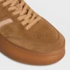 CELINE – Block-Sneaker mit Triomphe-Verzierung hinten und Keilsohle aus Wildkalbsleder und Kalbsleder CELINE – Block-Sneaker mit Triomphe-Verzierung hinten und Keilsohle aus Wildkalbsleder und Kalbsleder