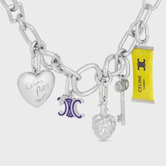 CELINE Charms Triomphe aus Emaille und Messing mit Rhodiumbeschichtung CELINE Charms Triomphe aus Emaille und Messing mit Rhodiumbeschichtung