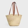 CELINE Classic Panier in mittlerer Größe aus Palmblättern und Kalbsleder CELINE Classic Panier in mittlerer Größe aus Palmblättern und Kalbsleder