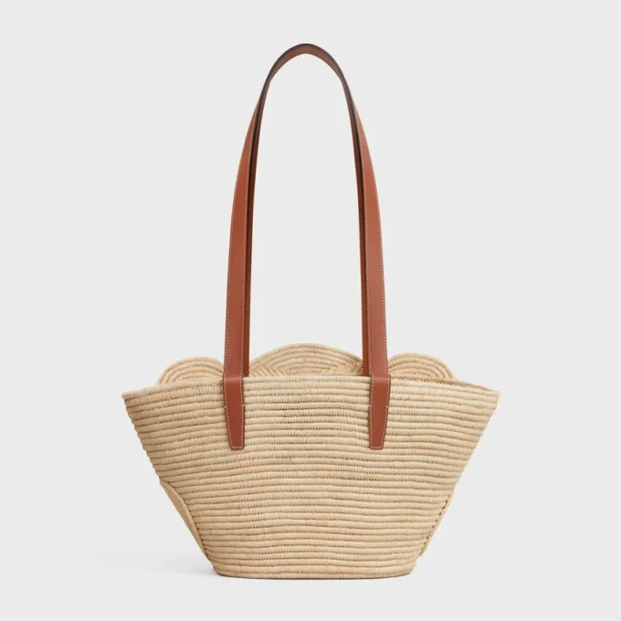 Celine Classic Panier Small, geflochtenes Triomphe-Modell aus Raffia und Kalbsleder Celine Classic Panier Small, geflochtenes Triomphe-Modell aus Raffia und Kalbsleder
