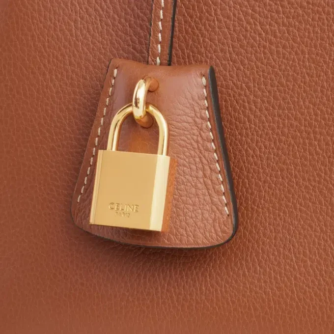 Celine Conti Tasche für Teenager aus geschmeidigem genarbtem Kalbsleder Celine Conti Tasche für Teenager aus geschmeidigem genarbtem Kalbsleder