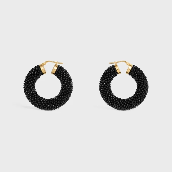 CELINE Dafila auffällige Creolen aus Glasperlen und Messing mit Goldfinish CELINE Dafila auffällige Creolen aus Glasperlen und Messing mit Goldfinish