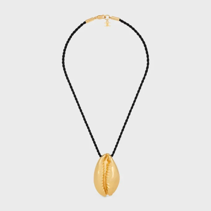 CELINE Dafila Muschel-Halskette aus Messing mit Goldfinish und Seide CELINE Dafila Muschel-Halskette aus Messing mit Goldfinish und Seide