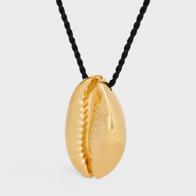 CELINE Dafila Muschel-Halskette aus Messing mit Goldfinish und Seide CELINE Dafila Muschel-Halskette aus Messing mit Goldfinish und Seide
