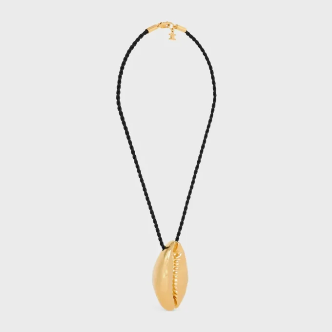 CELINE Dafila Muschel-Halskette aus Messing mit Goldfinish und Seide CELINE Dafila Muschel-Halskette aus Messing mit Goldfinish und Seide