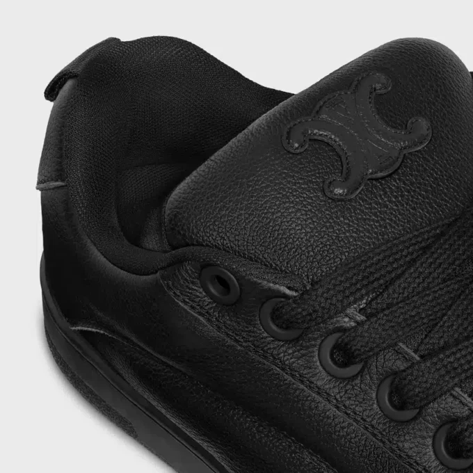 CELINE Huntington Low Lace-Up Sneaker aus getrommeltem Leder und Mesh CELINE Huntington Low Lace-Up Sneaker aus getrommeltem Leder und Mesh