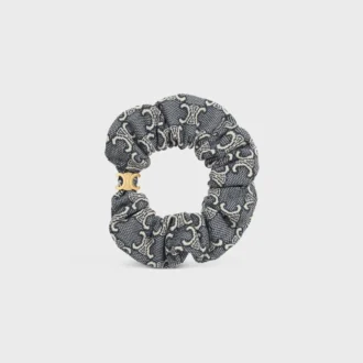CELINE Jacquard Triomphe Scrunchy aus Baumwolle, Polyester, Polyamid und Messing mit Goldfinish CELINE Jacquard Triomphe Scrunchy aus Baumwolle, Polyester, Polyamid und Messing mit Goldfinish