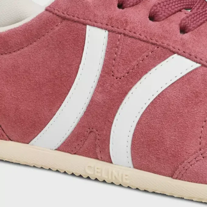 CELINE Jogger Low Schnürsneaker mit Triomphe-Motiv aus Wildleder und Kalbsleder CELINE Jogger Low Schnürsneaker mit Triomphe-Motiv aus Wildleder und Kalbsleder