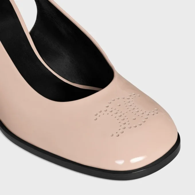 CELINE Lily Perforated Triomphe Slingback aus lackiertem Kalbsleder CELINE Lily Perforated Triomphe Slingback aus lackiertem Kalbsleder