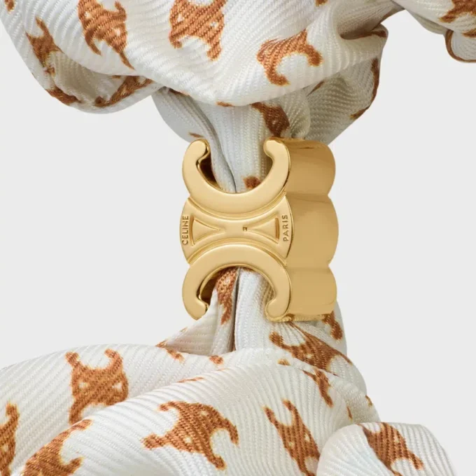 CELINE Mini Triomphe Scrunchy aus Seide und Messing mit Goldfinish