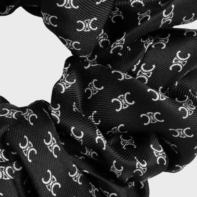 CELINE Mini Triomphe Scrunchy aus Seide und Messing mit Goldfinish