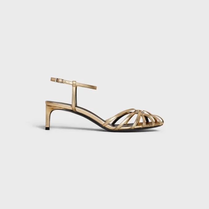 CELINE Triomphe Sandale aus laminiertem Lammleder CELINE Triomphe Sandale aus laminiertem Lammleder