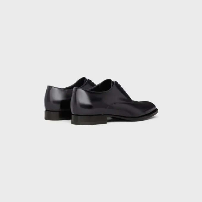 CELINE Tuxedo Derby aus poliertem Stierleder CELINE Tuxedo Derby aus poliertem Stierleder