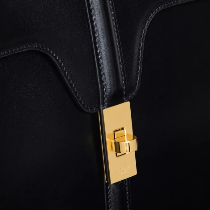 Classique 16 Tasche aus satiniertem Kalbsleder