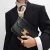 Classique Triomphe Tasche aus glänzendem Kalbsleder