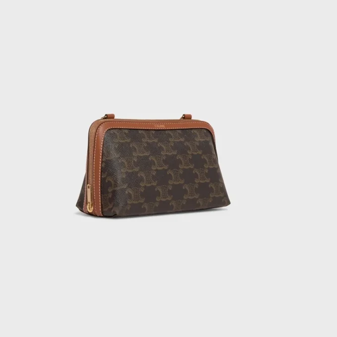 Clutch mit Kette aus Triomphe Canvas und Lammleder Clutch mit Kette aus Triomphe Canvas und Lammleder