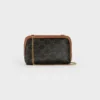 Clutch mit Kette aus Triomphe Canvas und Lammleder Clutch mit Kette aus Triomphe Canvas und Lammleder