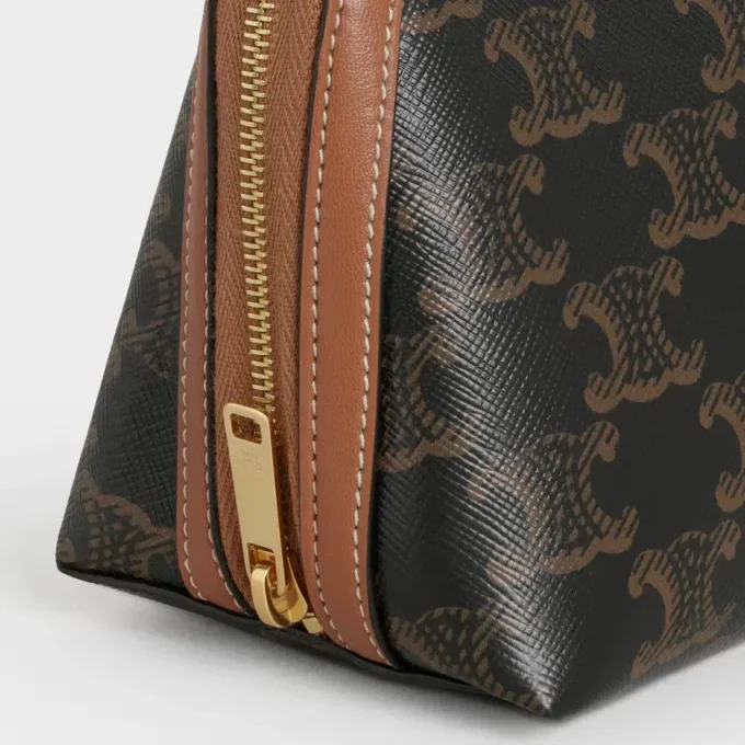 Clutch mit Kette aus Triomphe Canvas und Lammleder Clutch mit Kette aus Triomphe Canvas und Lammleder
