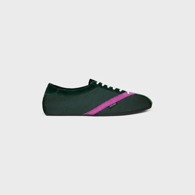 Der flache Sneaker aus Grosgrain, Samt, Kalbsveloursleder und Lammleder Der flache Sneaker aus Grosgrain, Samt, Kalbsveloursleder und Lammleder