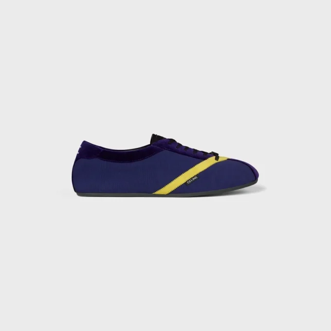 Der flache Sneaker aus Grosgrain, Samt, Kalbsveloursleder und Lammleder Der flache Sneaker aus Grosgrain, Samt, Kalbsveloursleder und Lammleder