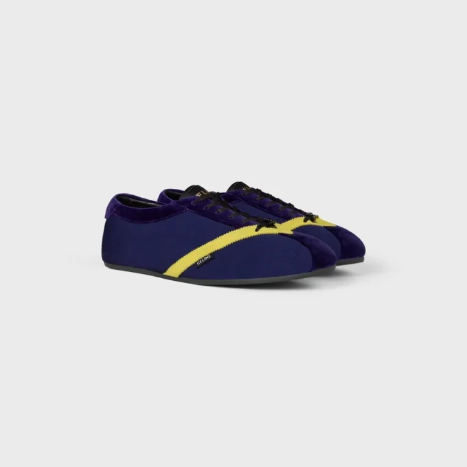 Der flache Sneaker aus Grosgrain, Samt, Kalbsveloursleder und Lammleder Der flache Sneaker aus Grosgrain, Samt, Kalbsveloursleder und Lammleder