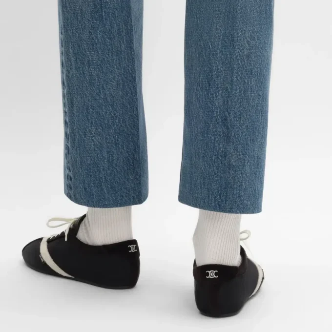 Der flache Sneaker aus Grosgrain, Samt, Kalbsveloursleder und Lammleder Der flache Sneaker aus Grosgrain, Samt, Kalbsveloursleder und Lammleder