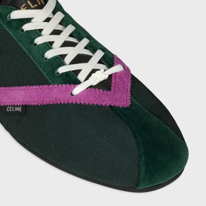 Der flache Sneaker aus Grosgrain, Samt, Kalbsveloursleder und Lammleder Der flache Sneaker aus Grosgrain, Samt, Kalbsveloursleder und Lammleder