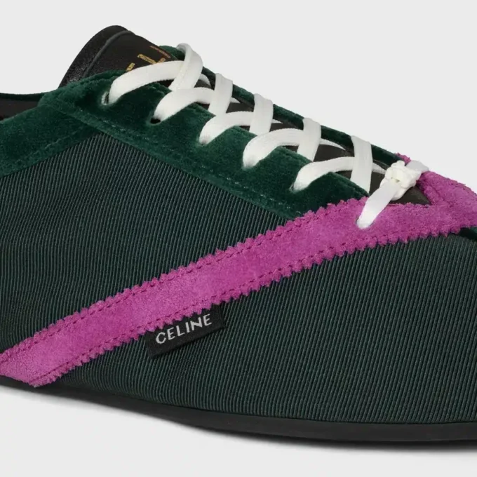 Der flache Sneaker aus Grosgrain, Samt, Kalbsveloursleder und Lammleder Der flache Sneaker aus Grosgrain, Samt, Kalbsveloursleder und Lammleder