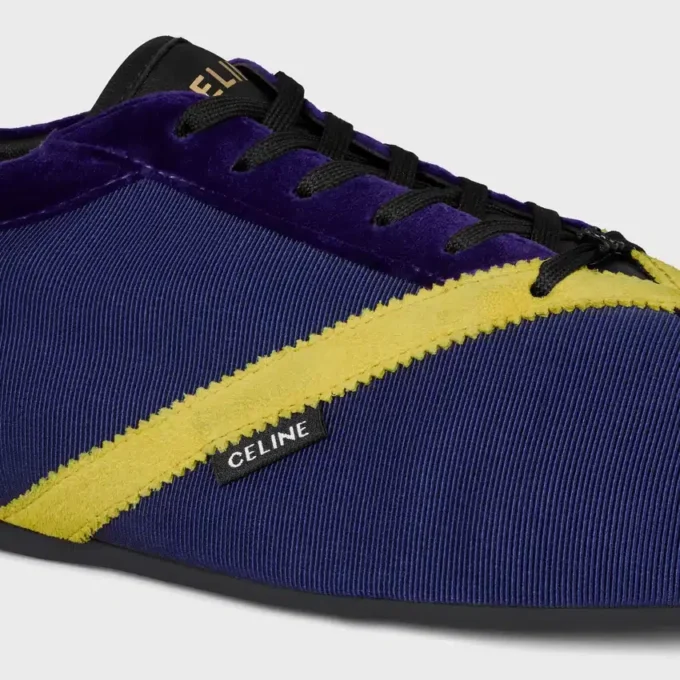 Der flache Sneaker aus Grosgrain, Samt, Kalbsveloursleder und Lammleder Der flache Sneaker aus Grosgrain, Samt, Kalbsveloursleder und Lammleder