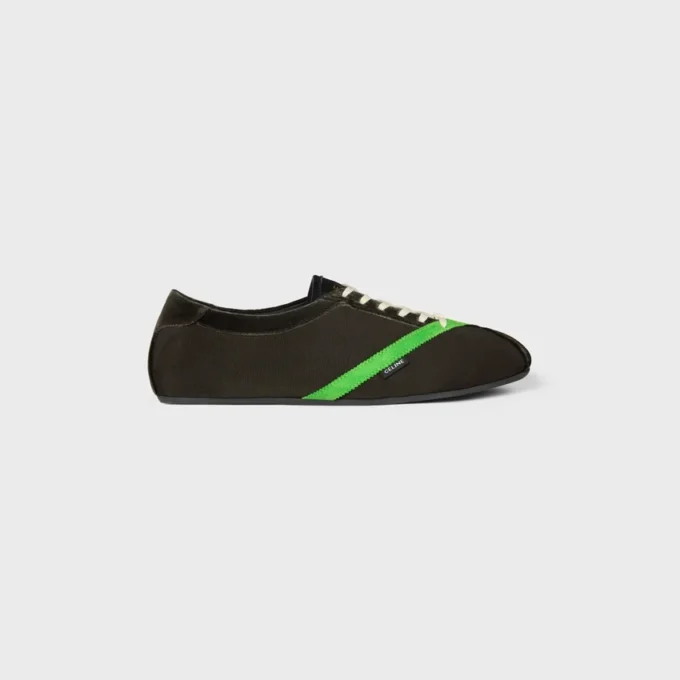 Der flache Sneaker aus Grosgrain, Samt, Ziegenveloursleder und Lammleder Der flache Sneaker aus Grosgrain, Samt, Ziegenveloursleder und Lammleder